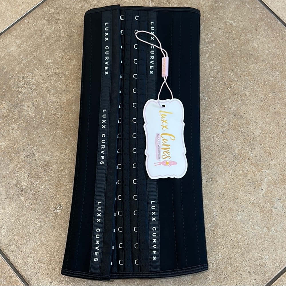 NWT Luxx Curves black waist trainer size small, long torso